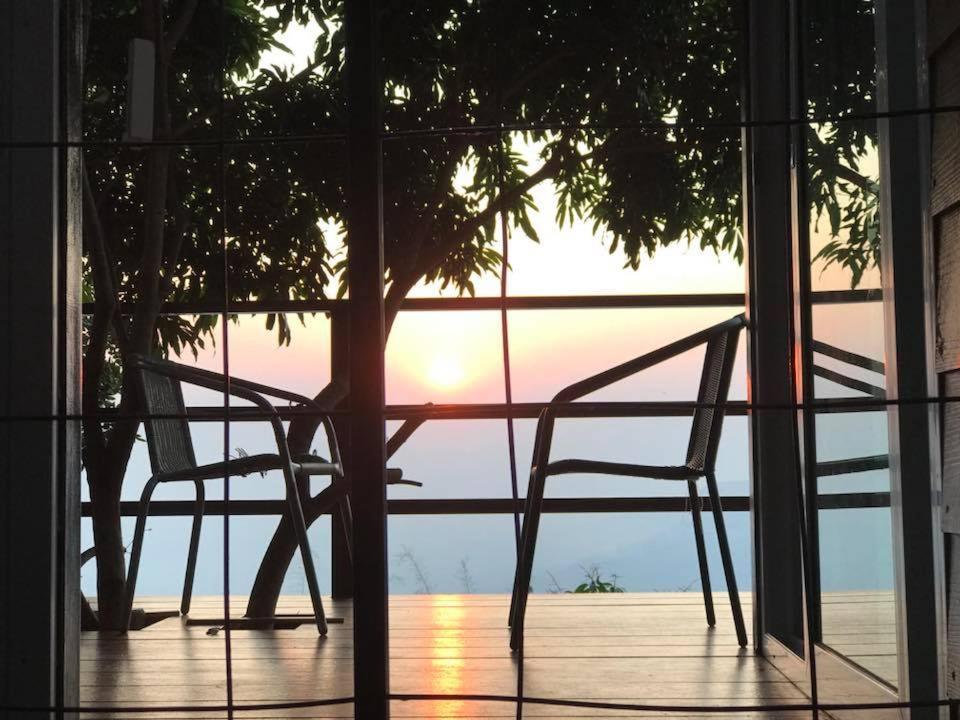 สวนพงษ์แตง โฮมสเตย์ Phongtang Garden บ้านรักไทย - บ้านต้นไม้ มองตะวัน